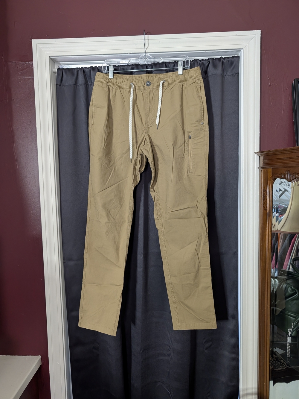 Vuori Men's Ripstop Cotton Drawstring Cargo Pants Sweatpants in Khaki Tan XL
